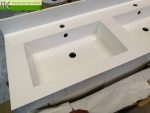 Dvojumyvadlová deska s koupelnovou skříňkou na míru_Doppelwaschtisch mit Badschrank nach Mass
